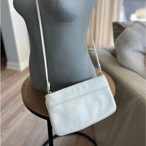 90’s Cream Leather Purse With Crossbody Stap